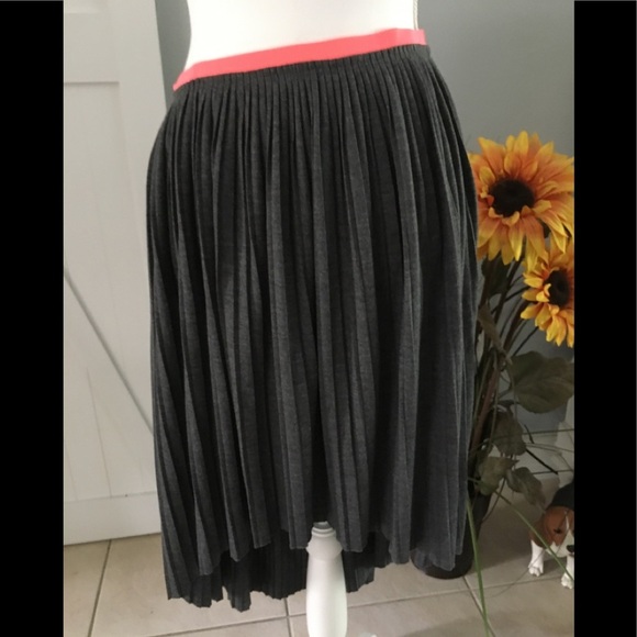American eagle Hi-Lo Great skirt with pink waistband. Size Medium - Picture 1 of 6